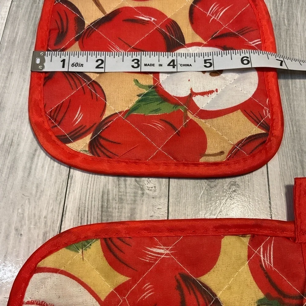 Red Apple Print Pot Holders set of 2